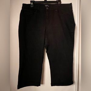 Time & Tru Black Jean Capri